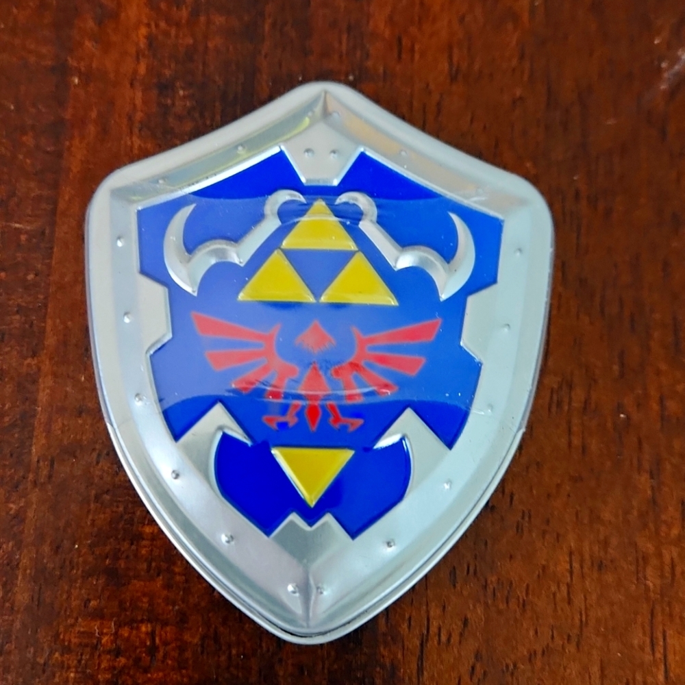 THE LEGEND OF ZELDA SHIELD SHAPED TIN MINTS.NEW 2011